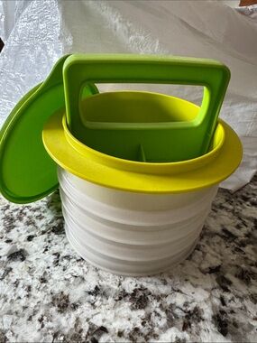 Tupperware burger press/storage